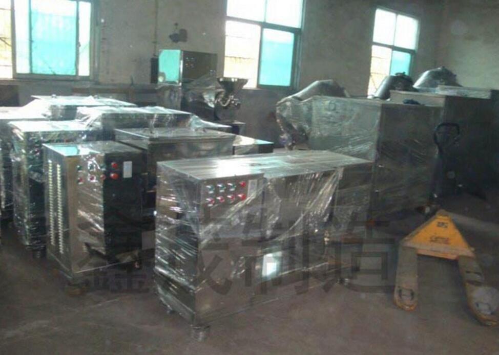 打包发货中的槽型混合机实物图